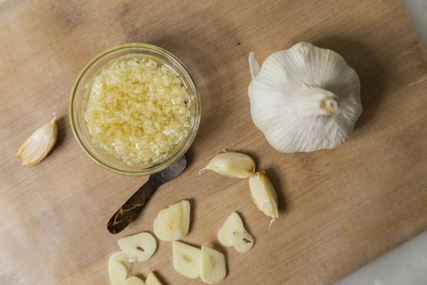 Chopped garlic