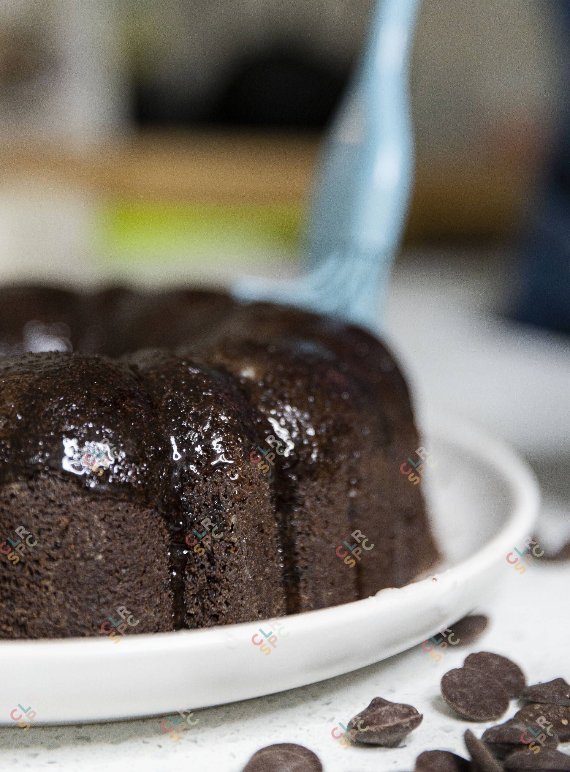 Coating a chocolate cake