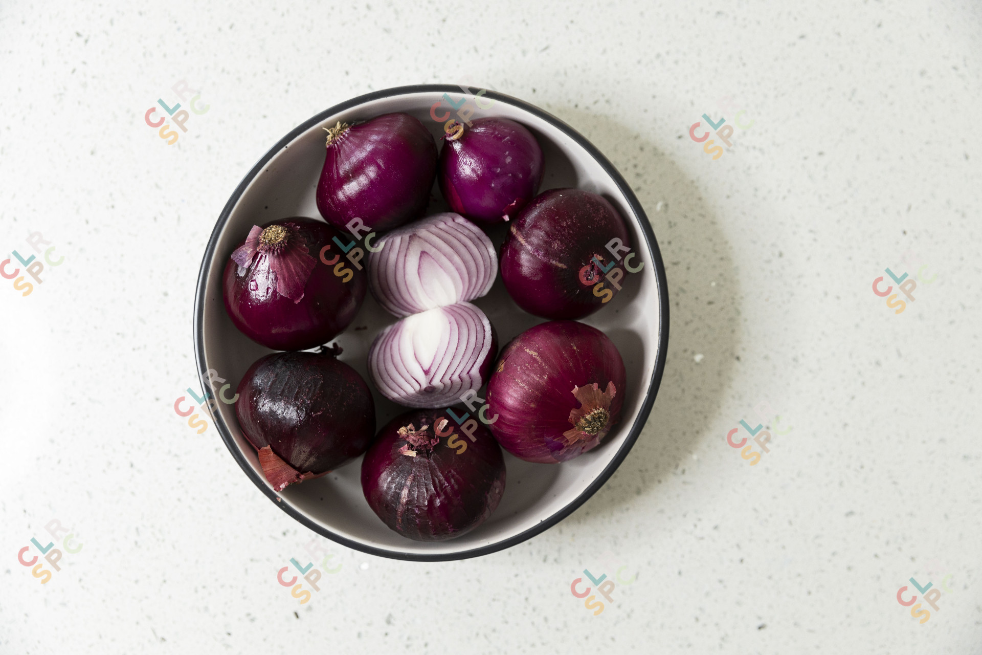 Red raw onions