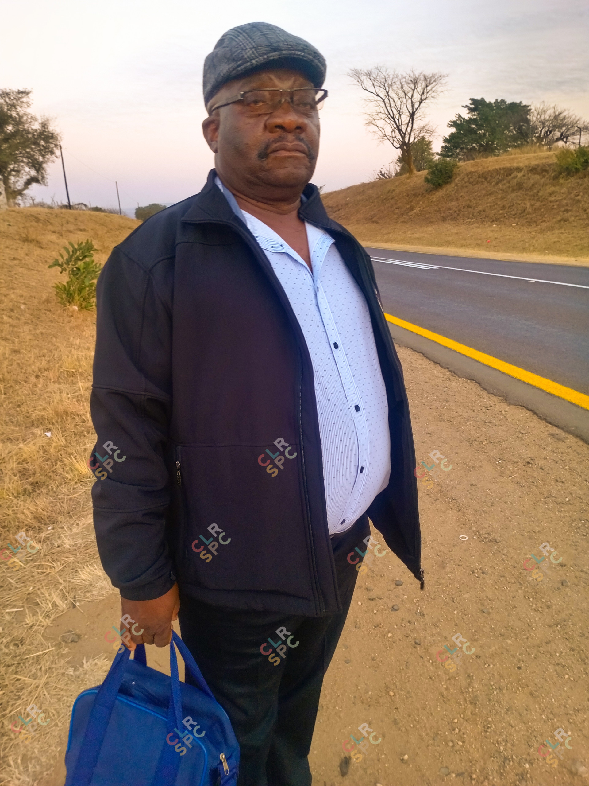 THE OLD MAN WHO IS WAITING FOR THE BUS