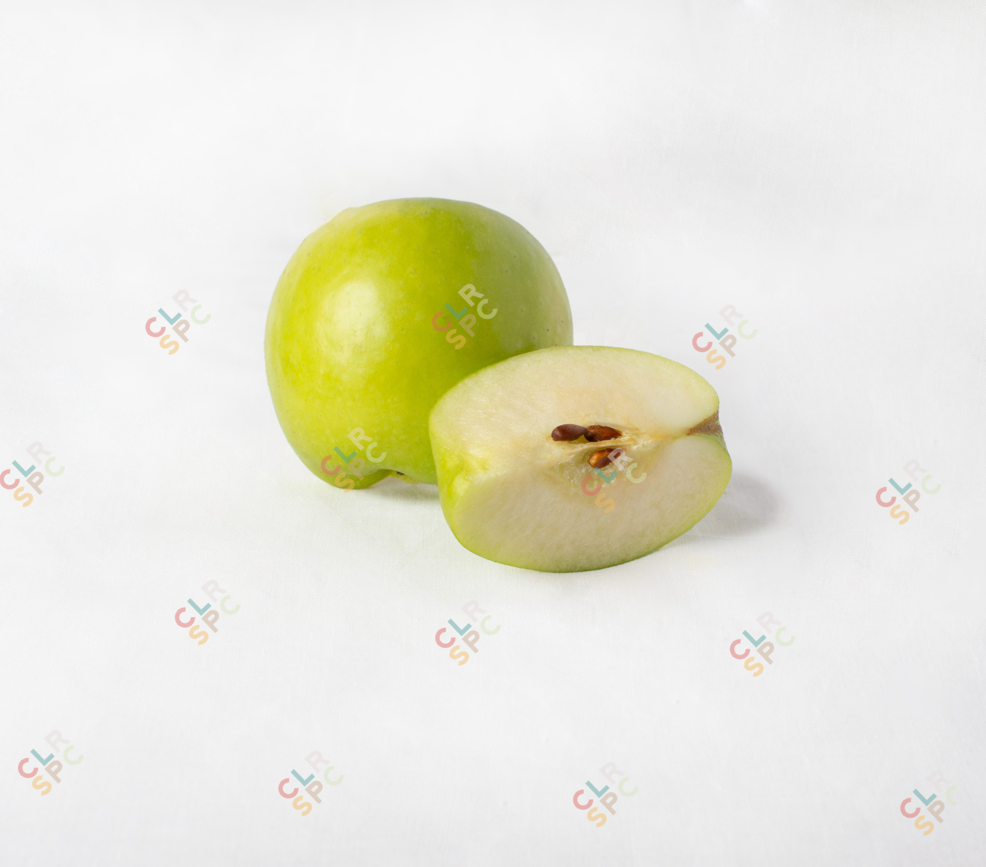 Sliced green apple